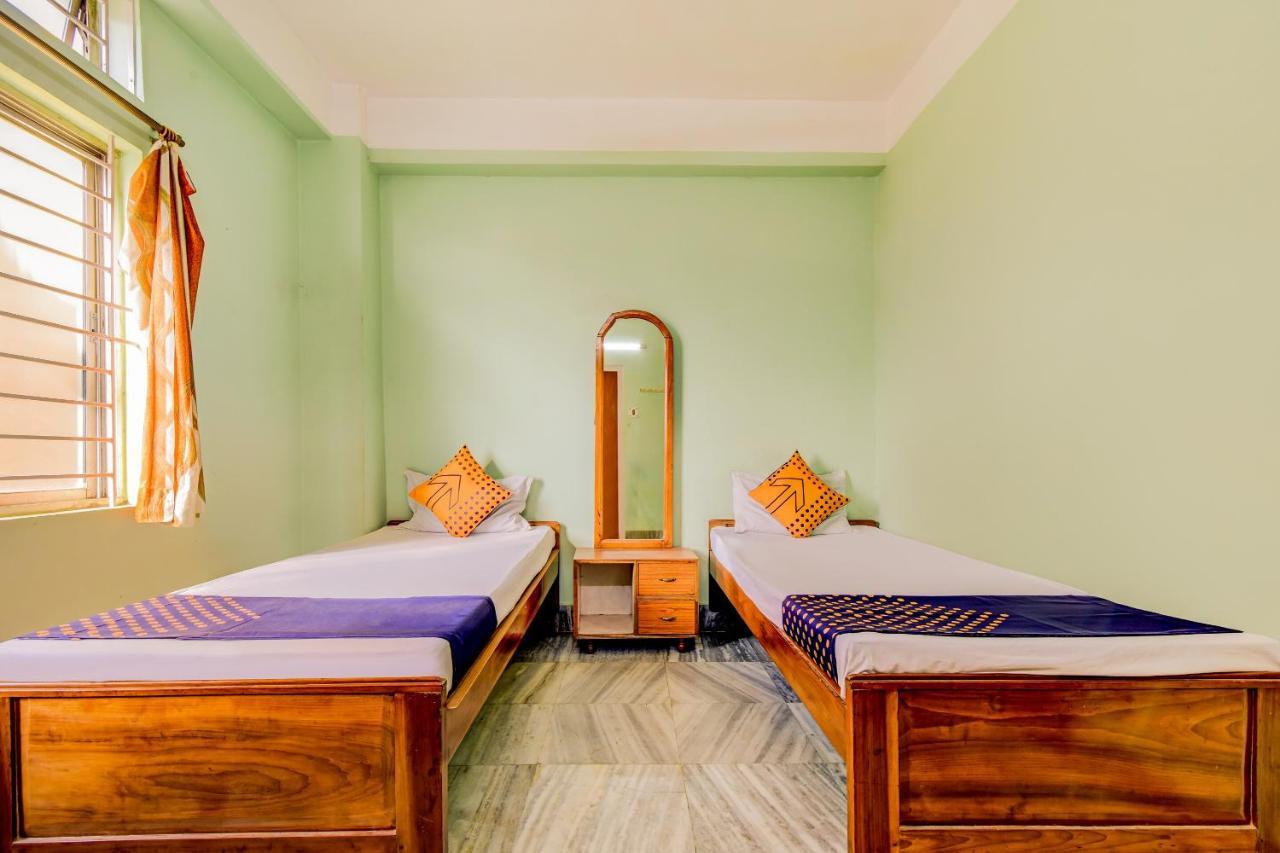 Oyo 63538 Hotel Lotus 1 Khanapara Exterior foto